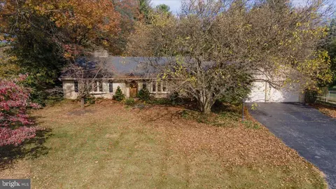 19026 Cherry Tree Dr, Hagerstown, MD 21742 photo 2