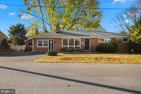 22028 Holiday Dr, Smithsburg, MD 21783
