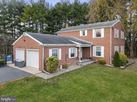 8028 Lake Dr, Fairplay, MD 21733