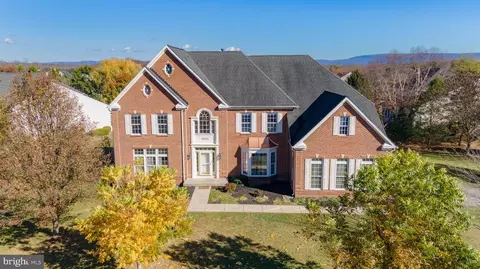 19242 Sharon Dr, Hagerstown, MD 21742
