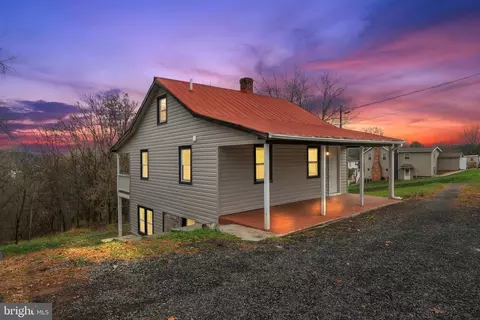37 Brent St, Hancock, MD 21750