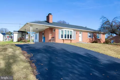 17224 Cloverleaf Rd, Hagerstown, MD 21740