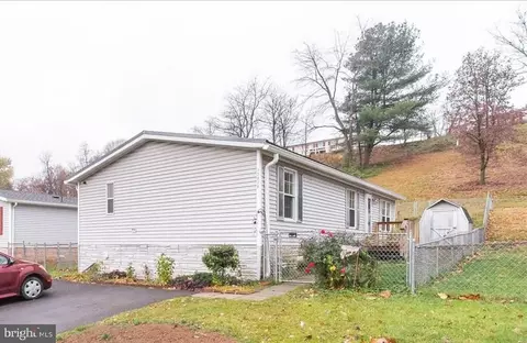 12020 Heather Dr, Hagerstown, MD 21740