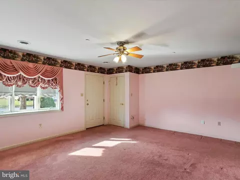 Living - 236 S Fork Dr, Hagerstown, MD 21740 photo 2 of 4