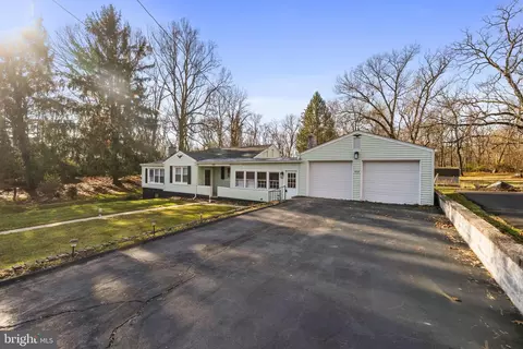 9732 Garis Shop Rd, Hagerstown, MD 21740