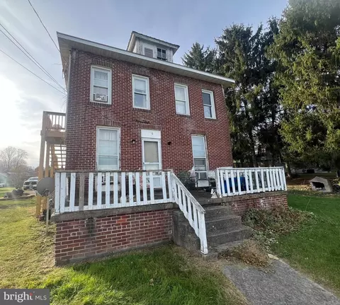 5 Brent St, Hancock, MD 21750