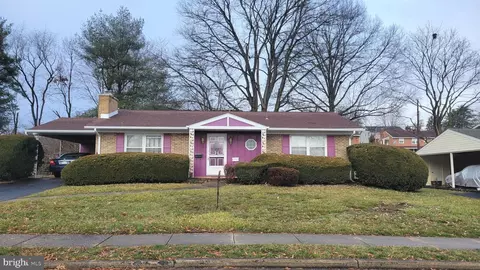 1027 Valleybrook Dr, Hagerstown, MD 21742