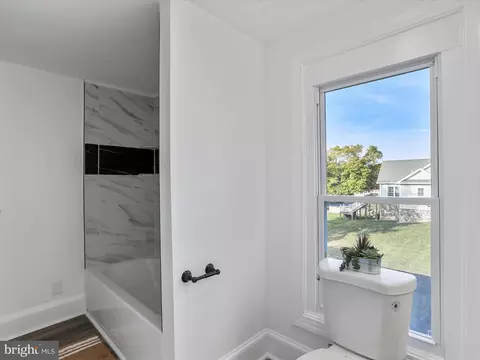 Bath - 40 Crystal Falls Dr, Smithsburg, MD 21783 photo 4 of 6