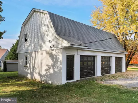Exterior - 40 Crystal Falls Dr, Smithsburg, MD 21783 photo 9 of 12