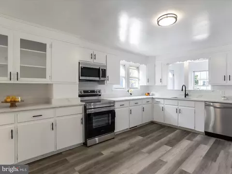 Kitchen - 40 Crystal Falls Dr, Smithsburg, MD 21783 photo 3 of 5
