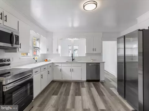 Kitchen - 40 Crystal Falls Dr, Smithsburg, MD 21783 photo 5 of 5