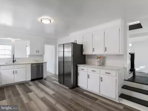 Kitchen - 40 Crystal Falls Dr, Smithsburg, MD 21783 photo 2 of 5