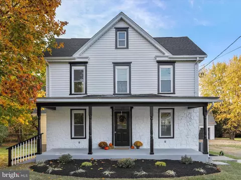 40 Crystal Falls Dr, Smithsburg, MD 21783