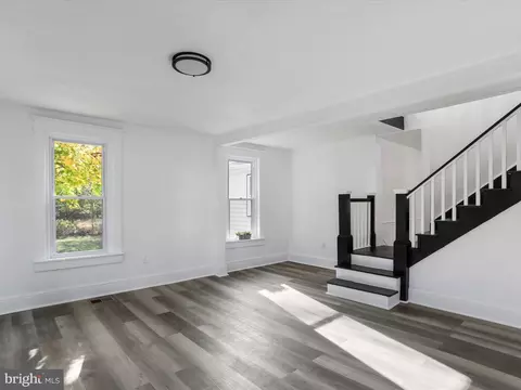 Living - 40 Crystal Falls Dr, Smithsburg, MD 21783 photo 2 of 5