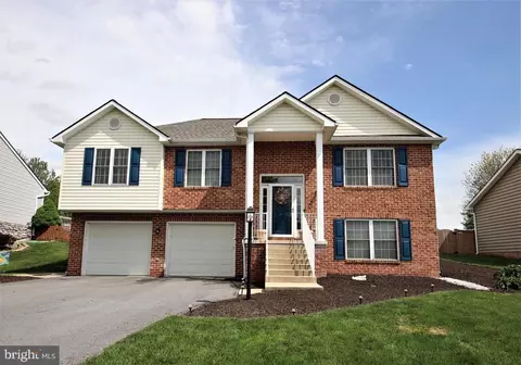 9921 Stephanie Ln, Hagerstown, MD 21740