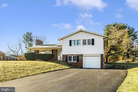19119 Woodhaven Dr, Hagerstown, MD 21742