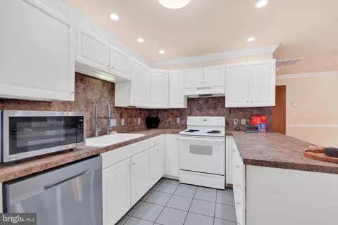 Kitchen - 12823 Spickler Rd, Clear Spring, MD 21722 photo 4 of 4