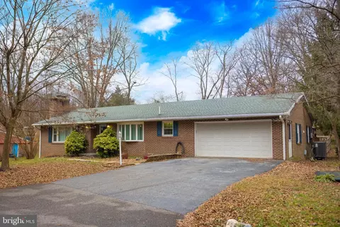 26 Bittersweet Dr, Hagerstown, MD 21740