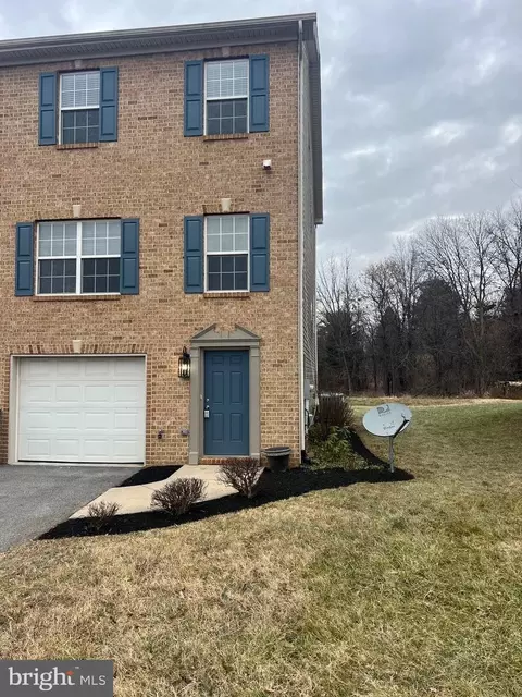 17305 Evergreen Dr, Hagerstown, MD 21740