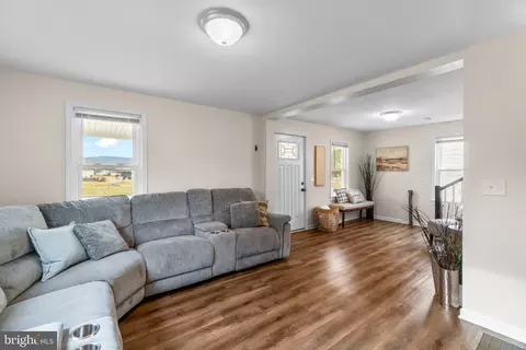 Entry Way - 25436 Warren Ave, Cascade, MD 21719 photo 1 of 4