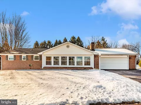 22033 Mohawk Dr, Smithsburg, MD 21783
