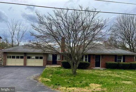11926 Turners Ln, Hagerstown, MD 21742