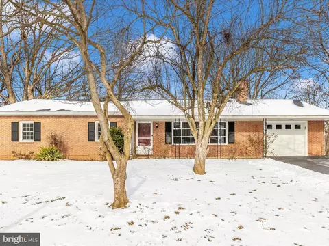 18516 Sherbrooke Dr, Hagerstown, MD 21742