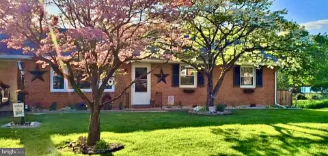 13906 Green Mountain Dr, Maugansville, MD 21767