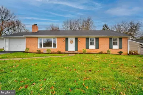 18719 Rolling Rd, Hagerstown, MD 21742