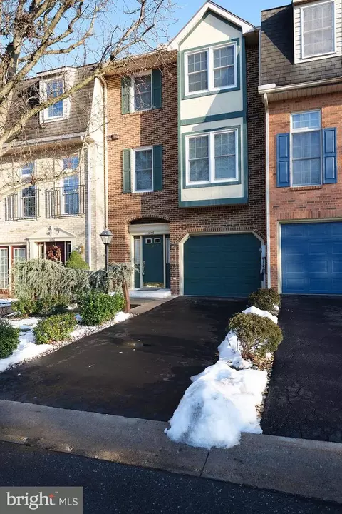 1055 Lindsay Ln, Hagerstown, MD 21742