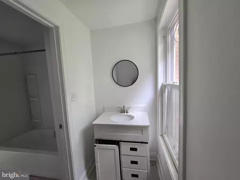 Bath - 23806 Suede Ln, Smithsburg, MD 21783 photo 4 of 4