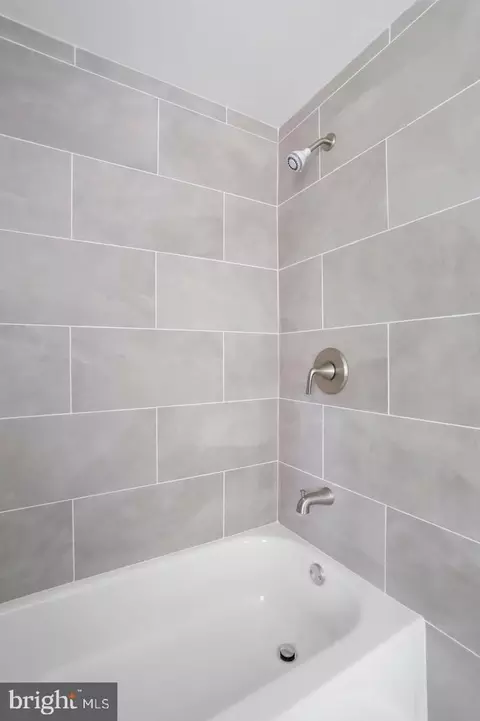Bath - 23806 Suede Ln, Smithsburg, MD 21783 photo 2 of 4