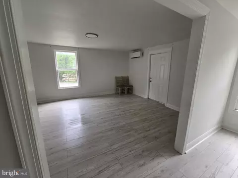 Living - 23806 Suede Ln, Smithsburg, MD 21783 photo 2 of 2