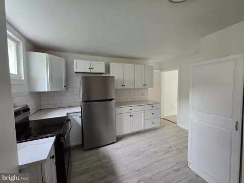 Kitchen - 23806 Suede Ln, Smithsburg, MD 21783 photo 3 of 4