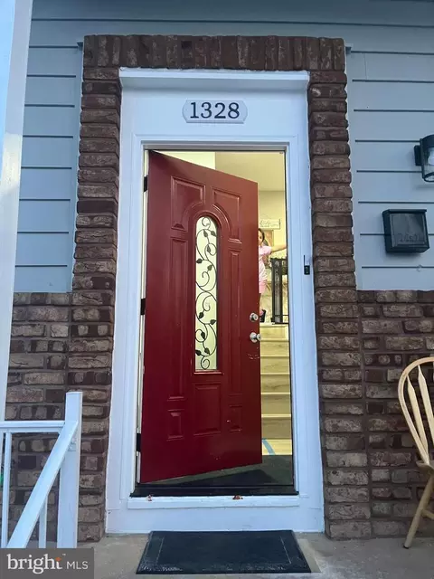 1328 Outer Dr, Hagerstown, MD 21742