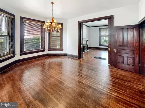 Living - 61 E North Ave, Hagerstown, MD 21740 photo 5 of 8