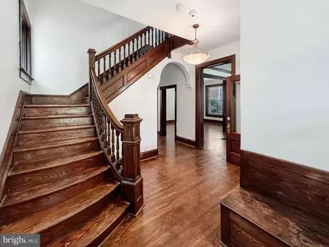 Entry Way - 61 E North Ave, Hagerstown, MD 21740 photo 5 of 13