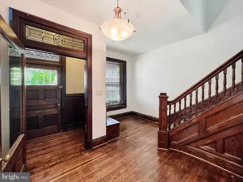 Entry Way - 61 E North Ave, Hagerstown, MD 21740 photo 2 of 13