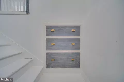 Entry Way - 61 E North Ave, Hagerstown, MD 21740 photo 7 of 13