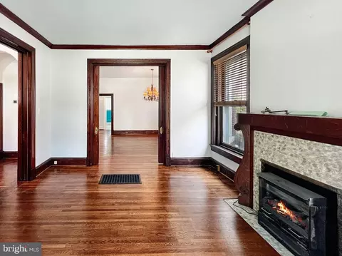 Living - 61 E North Ave, Hagerstown, MD 21740 photo 4 of 8