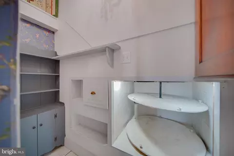 Entry Way - 61 E North Ave, Hagerstown, MD 21740 photo 4 of 13