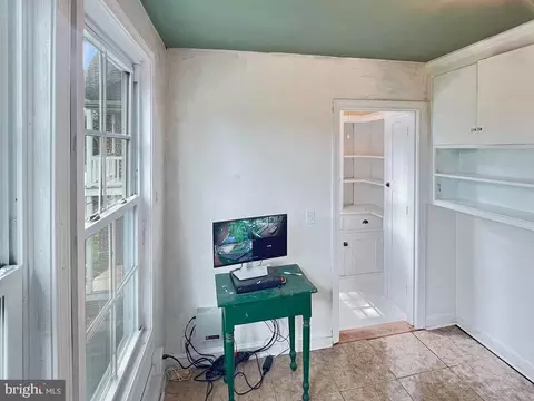 Entry Way - 61 E North Ave, Hagerstown, MD 21740 photo 6 of 13