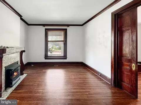 Living - 61 E North Ave, Hagerstown, MD 21740 photo 3 of 8