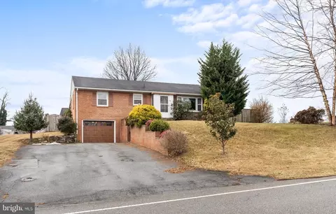32 S Colonial Dr, Hagerstown, MD 21740