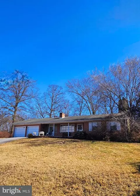 20807 Emerald Dr, Hagerstown, MD 21742
