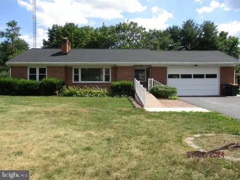 17615 Cedar Lawn Dr, Hagerstown, MD 21740