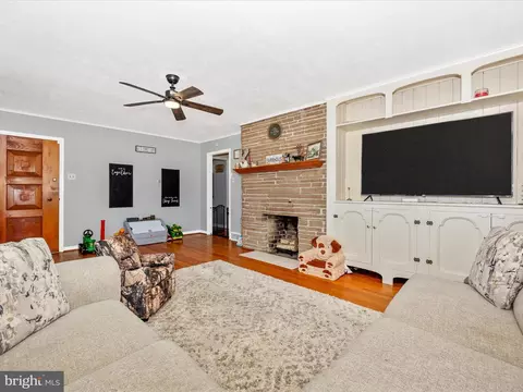 Living - 20403 Old Forge Rd, Hagerstown, MD 21742 photo 4 of 5