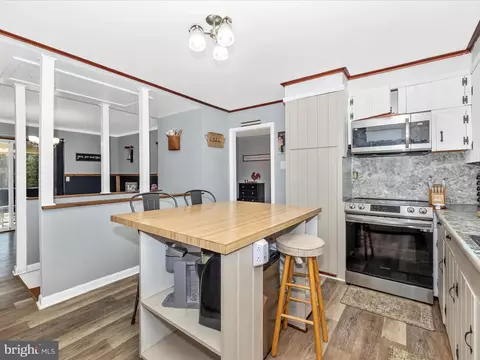 Kitchen - 20403 Old Forge Rd, Hagerstown, MD 21742 photo 3 of 6