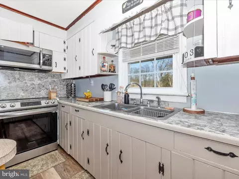 Kitchen - 20403 Old Forge Rd, Hagerstown, MD 21742 photo 5 of 6