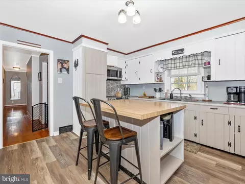 Kitchen - 20403 Old Forge Rd, Hagerstown, MD 21742 photo 4 of 6